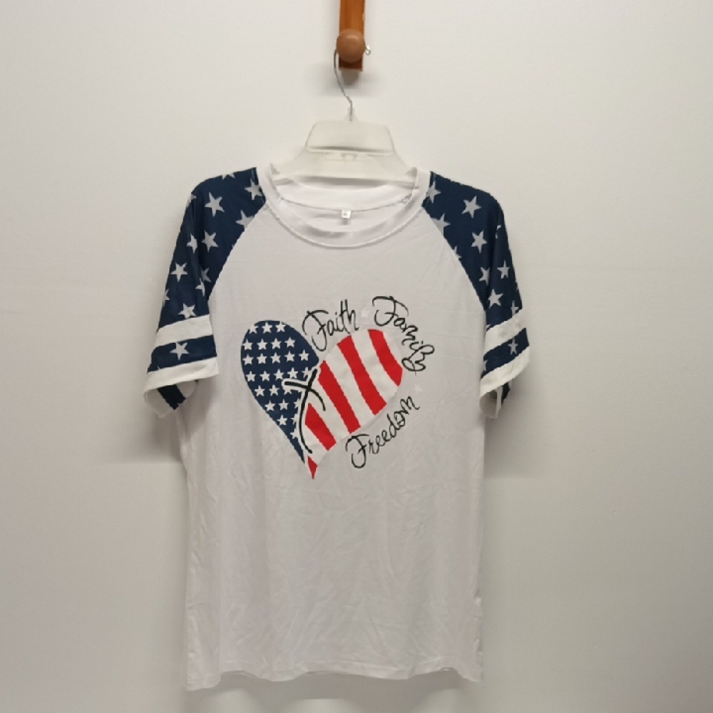 NEW Patriotic Women's T-Shirt with Heart Design Sz X-Large, 4th Of July T-shirt